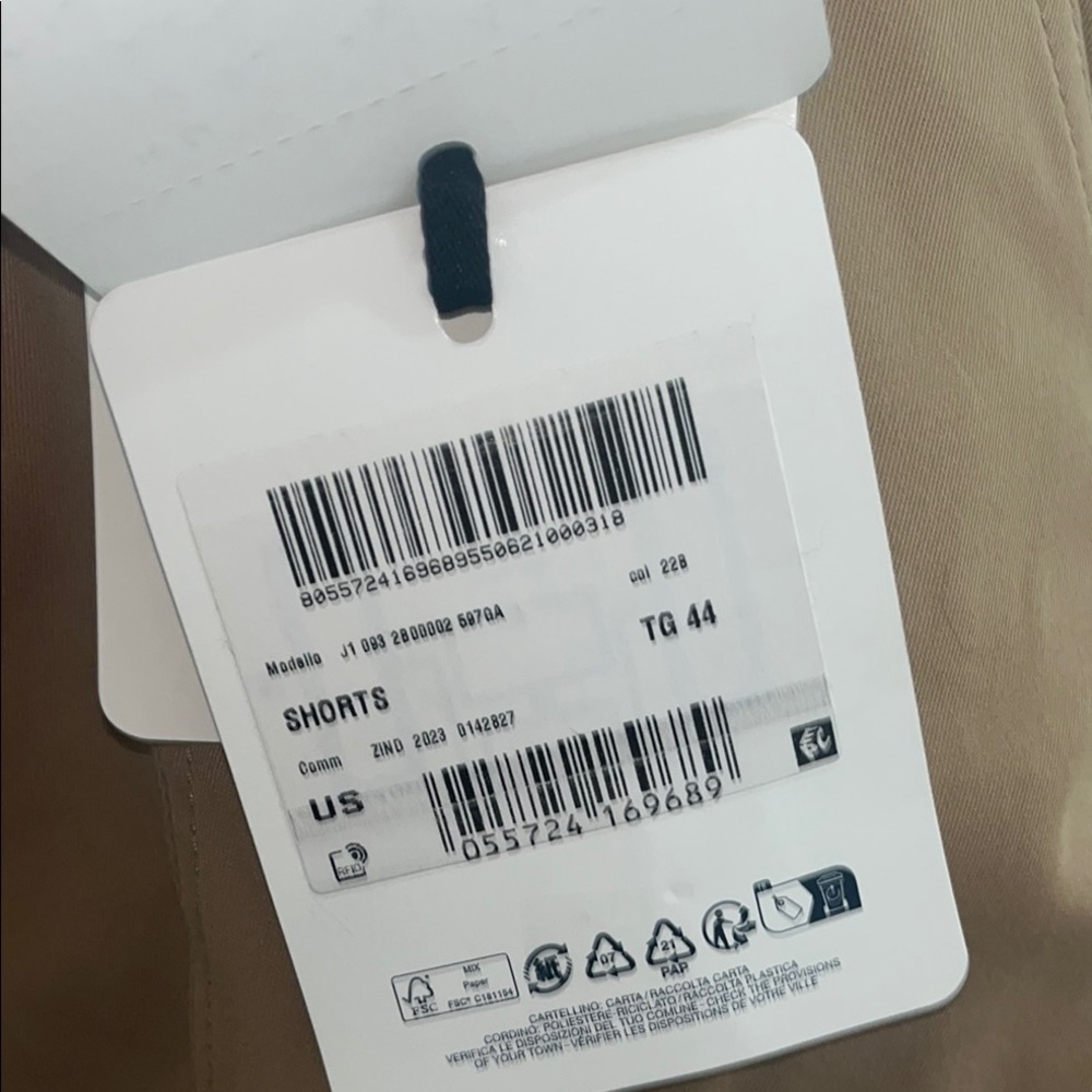 Moncler Tan Cargo Shorts Tailored Mid-Length NWT - Picture 7 of 10